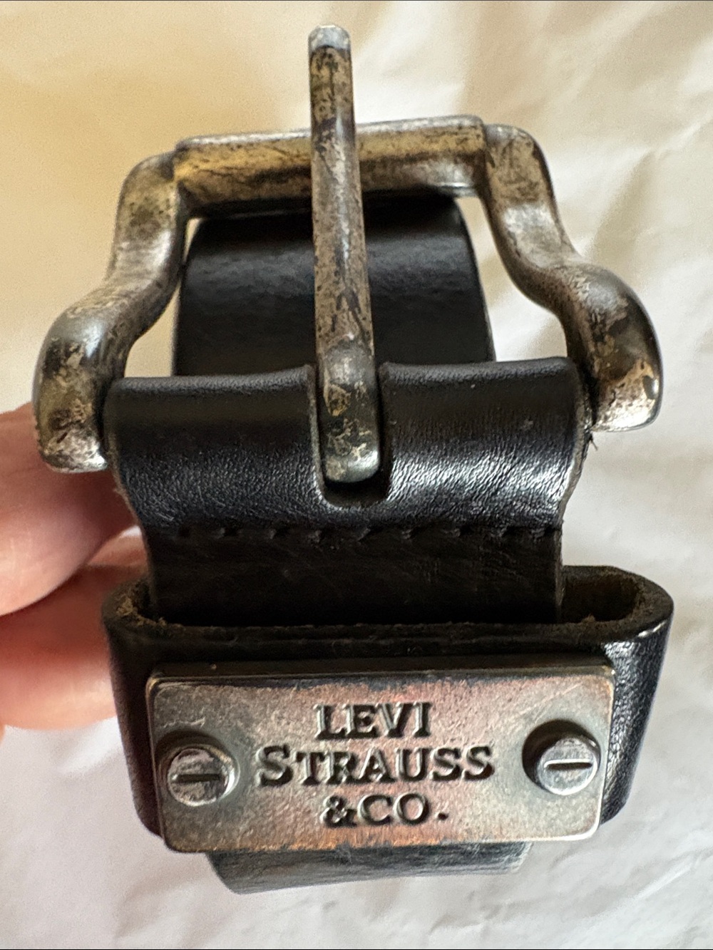 Levi's Thick Black Leather Belt with Branded Metal Plate. LEVI’S Authentic Style